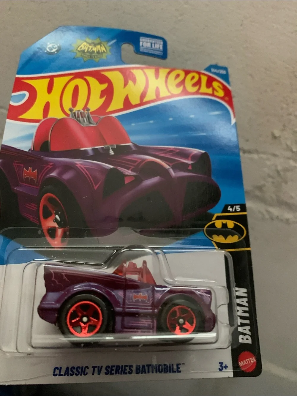 🆕- HOT WHEELS BY MATTEL CLASSIC TV SERIES BATMOBILE #144/250
